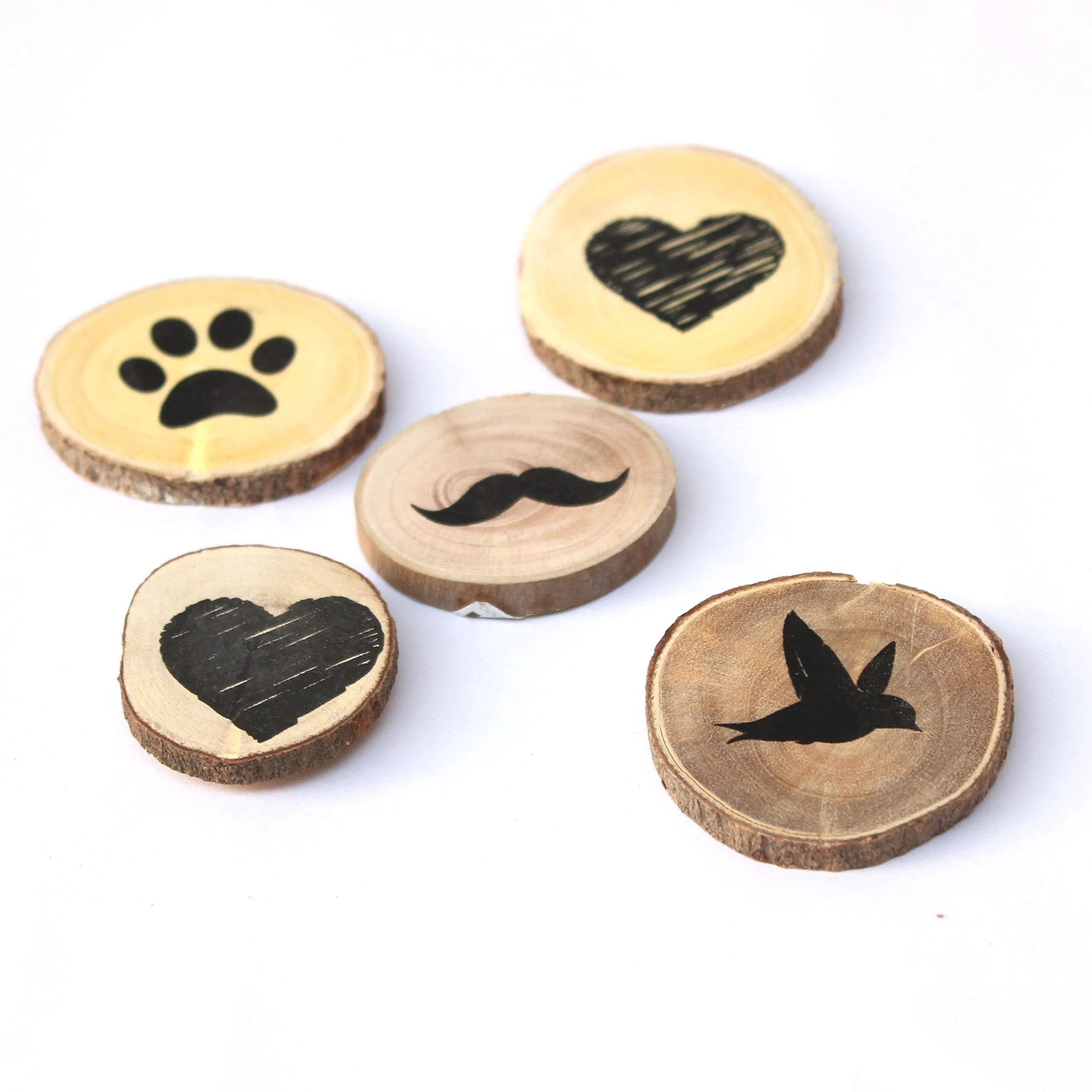 IVEI Wooden Magnets – Circular Shaped Magnet with Heart, Bird, Paw, Moustache Design – Handcrafted Wooden Fridge Magnet – Innovative Magnets for Home and Kitchen Decoration - Budget Gifts (Set of 5)